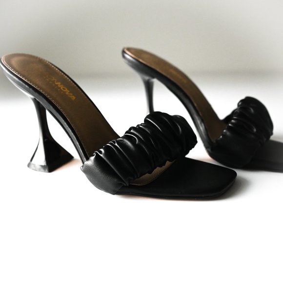 FASHION NOVA Black "Spool Heel" Sandals - Size 6.5 - Picture 1 of 8